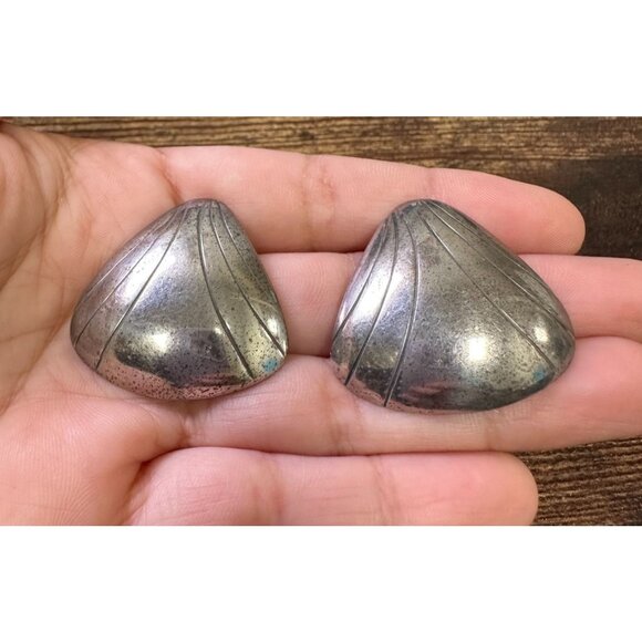 Estate Sterling Silver Triangle Shaped Pierced Post Earrings! 31 - Picture 6 of 6